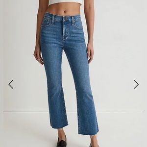 Madewell Mid-Rise Kick Out Crop Jeans
Size: 31 Petite NWT